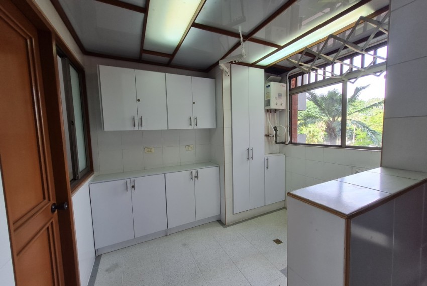 2712202372_11_1751898375