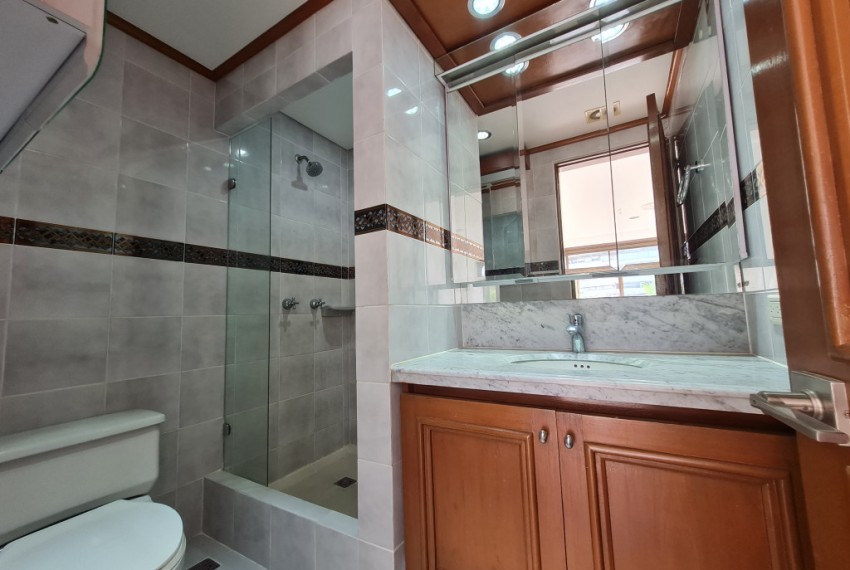 2712202372_18_1751898373