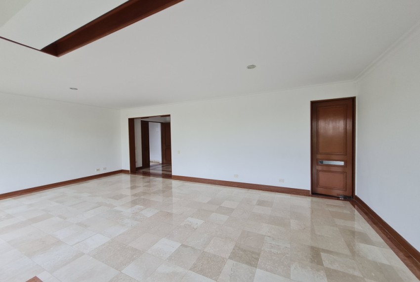 2712202372_5_1751898357