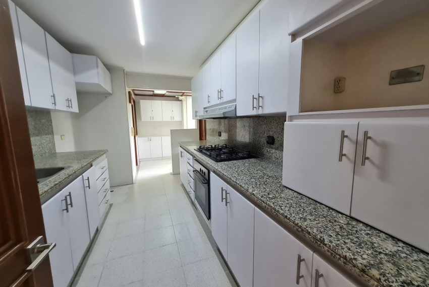 2712202372_8_1751898371