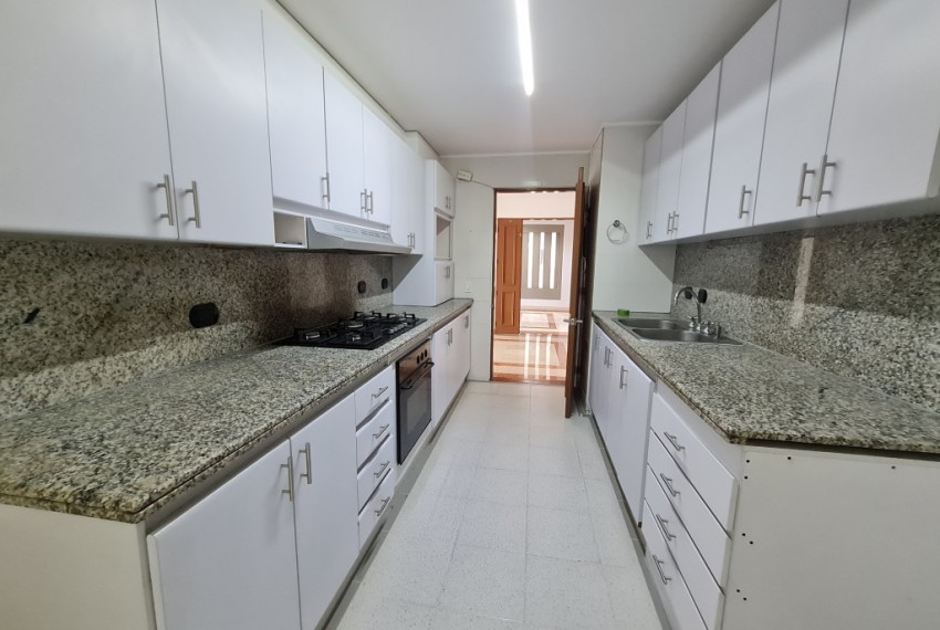 2712202372_9_1751898359