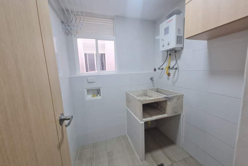 2712202383_11_1759852706