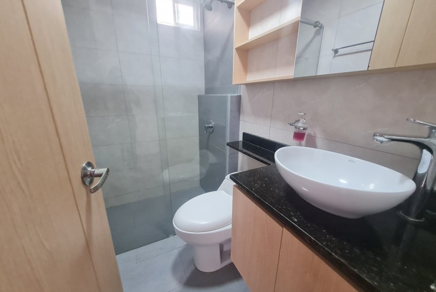 2712202383_12_1759852699