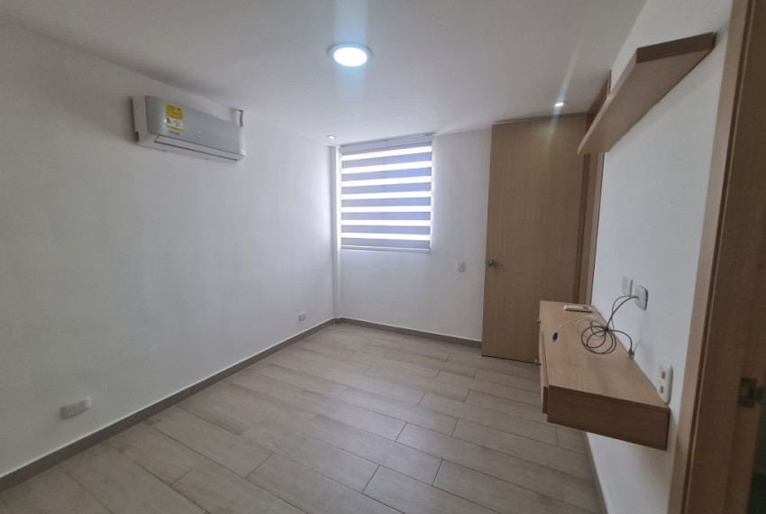 2712202383_13_1759852700