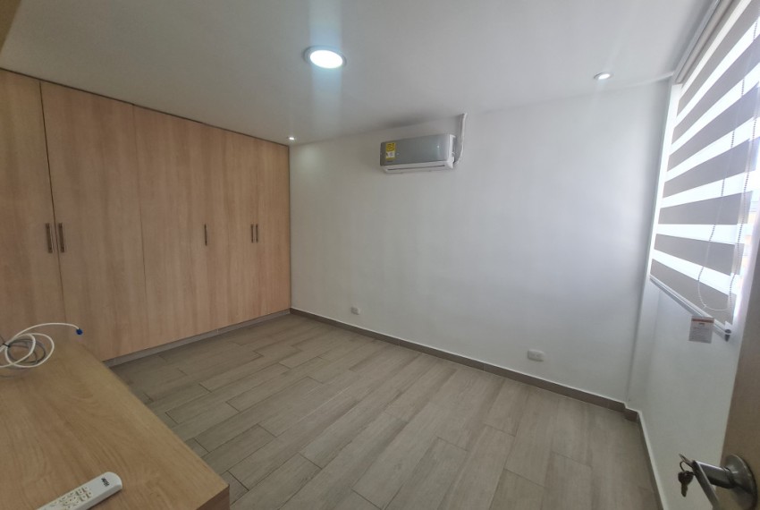 2712202383_14_1759852703