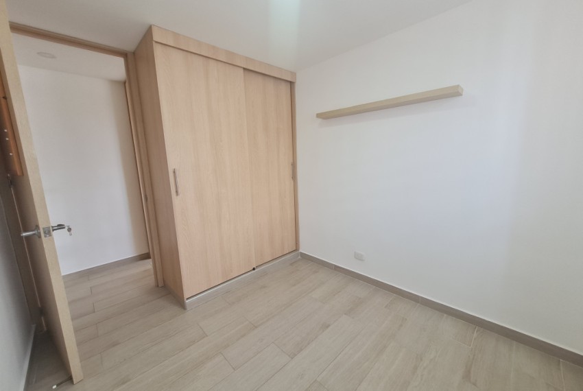 2712202383_16_1759852686