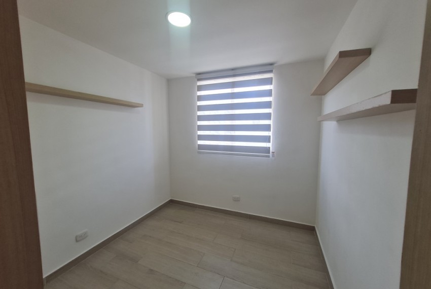 2712202383_17_1759852696