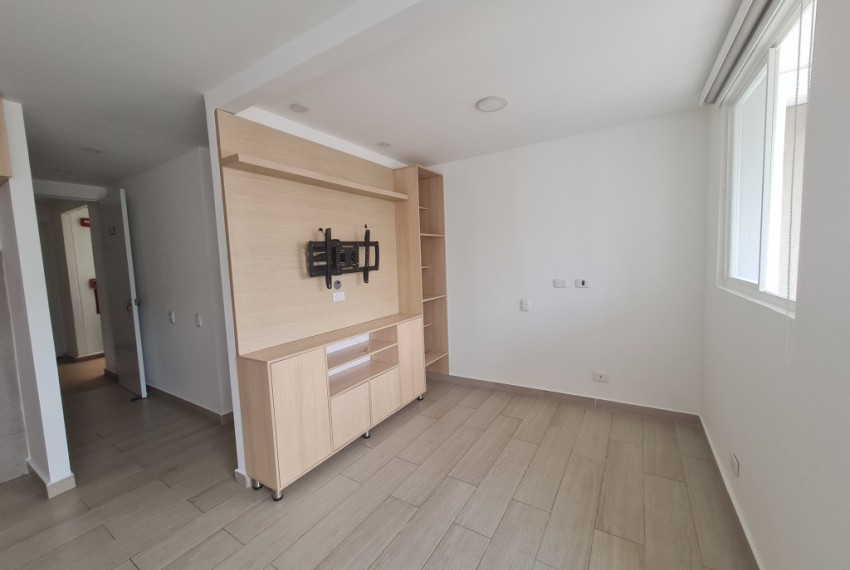 2712202383_5_1759852703