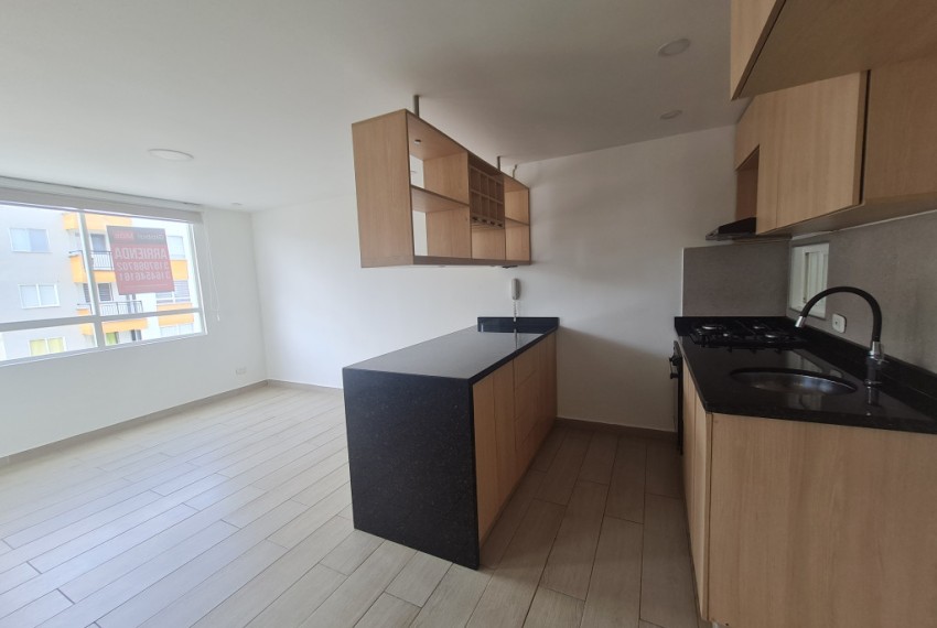 2712202383_8_1759852696